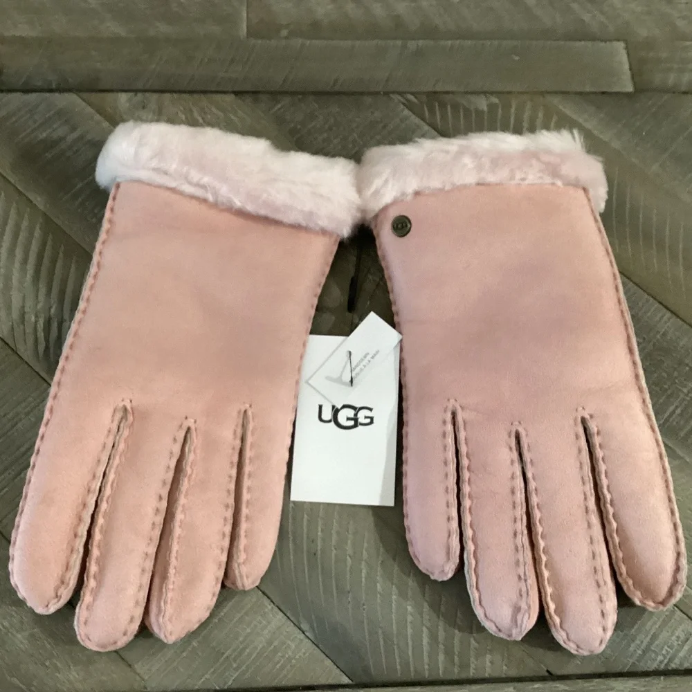 UGG Genuine Dyed Shearling Slim Side Vent Gloves, size L